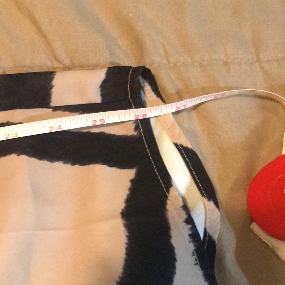 ⭐️Host pick⭐️DG2 animal print dress  with hidden front button closure - Picture 8 of 9